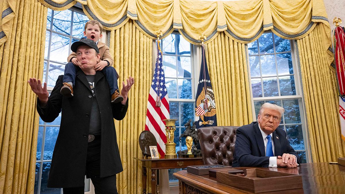 Trump firma ante Musk el decreto que permitirá desmantelar las agencias federales con despidos "a gran escala"