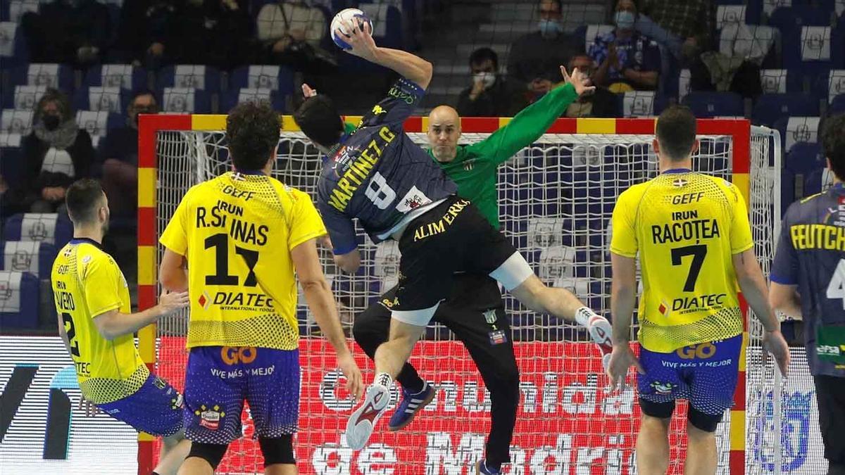 Pedro Martínez culmina una gran contra para el Ademar