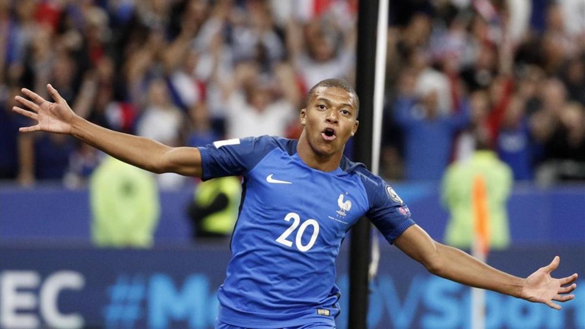 Mbappé celebra su primer gol con la selección de Francia