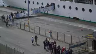 El crucero afectado por un brote de norovirus zarpa hacia Gijón tras su escala en A Coruña