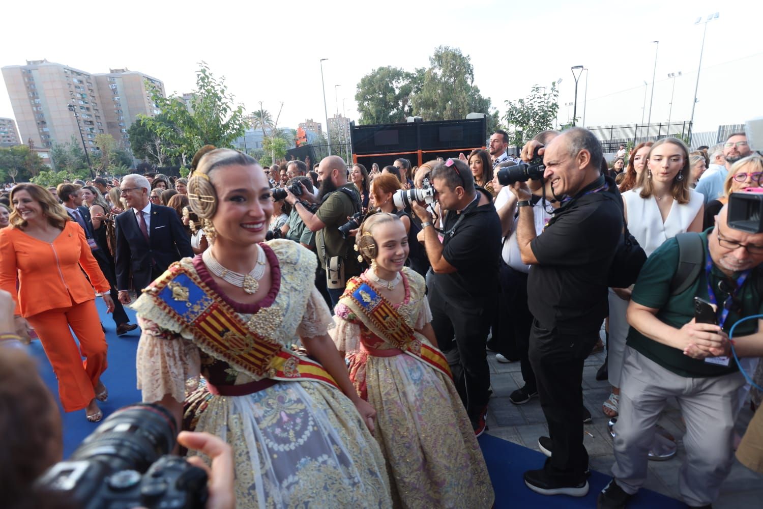 Así está el ambiente en el estreno de las fallas en el Roig Arena