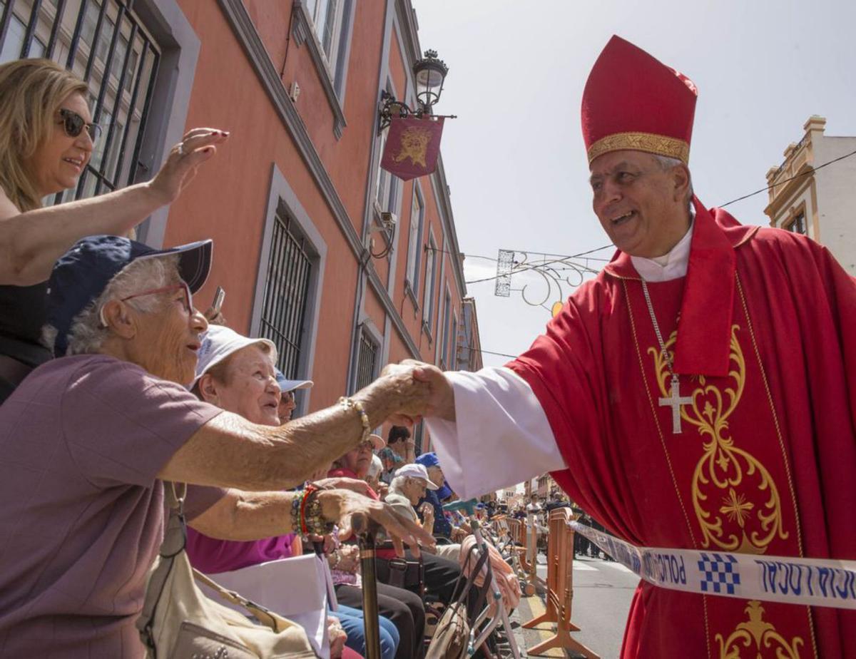 El Papa acepta la marcha del obispo, que acelera la sucesión por su estado de salud