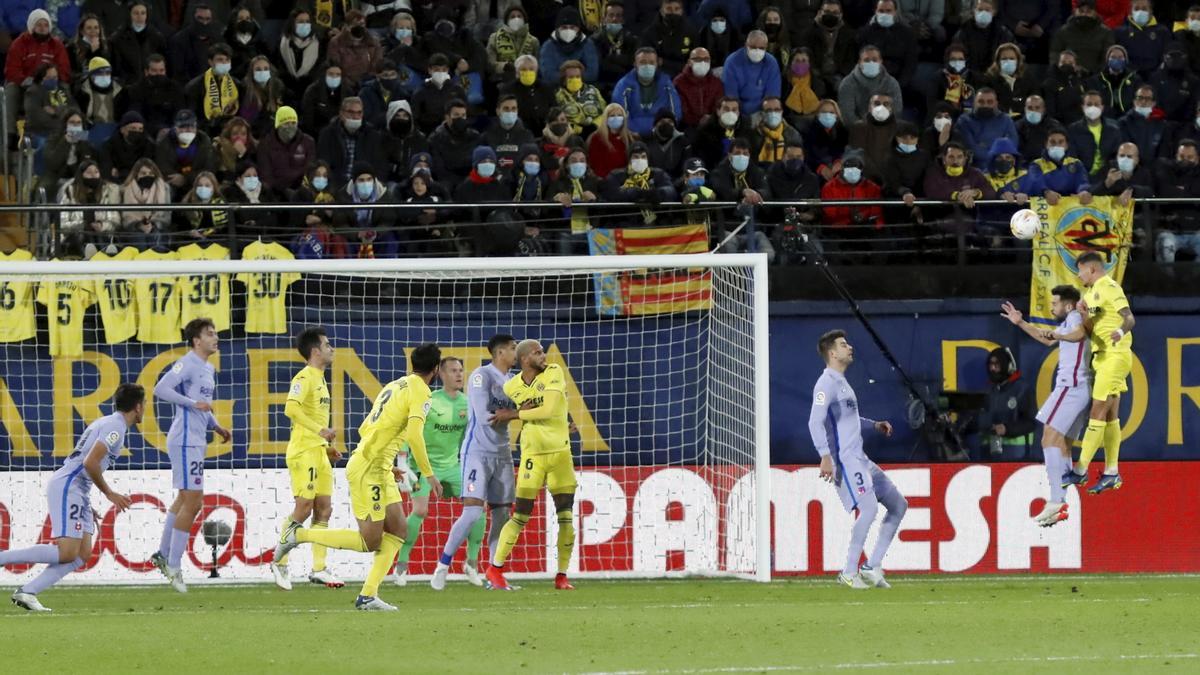 Los jugadores del Villarreal no pudieron lograr la victoria ante el Barcelona.