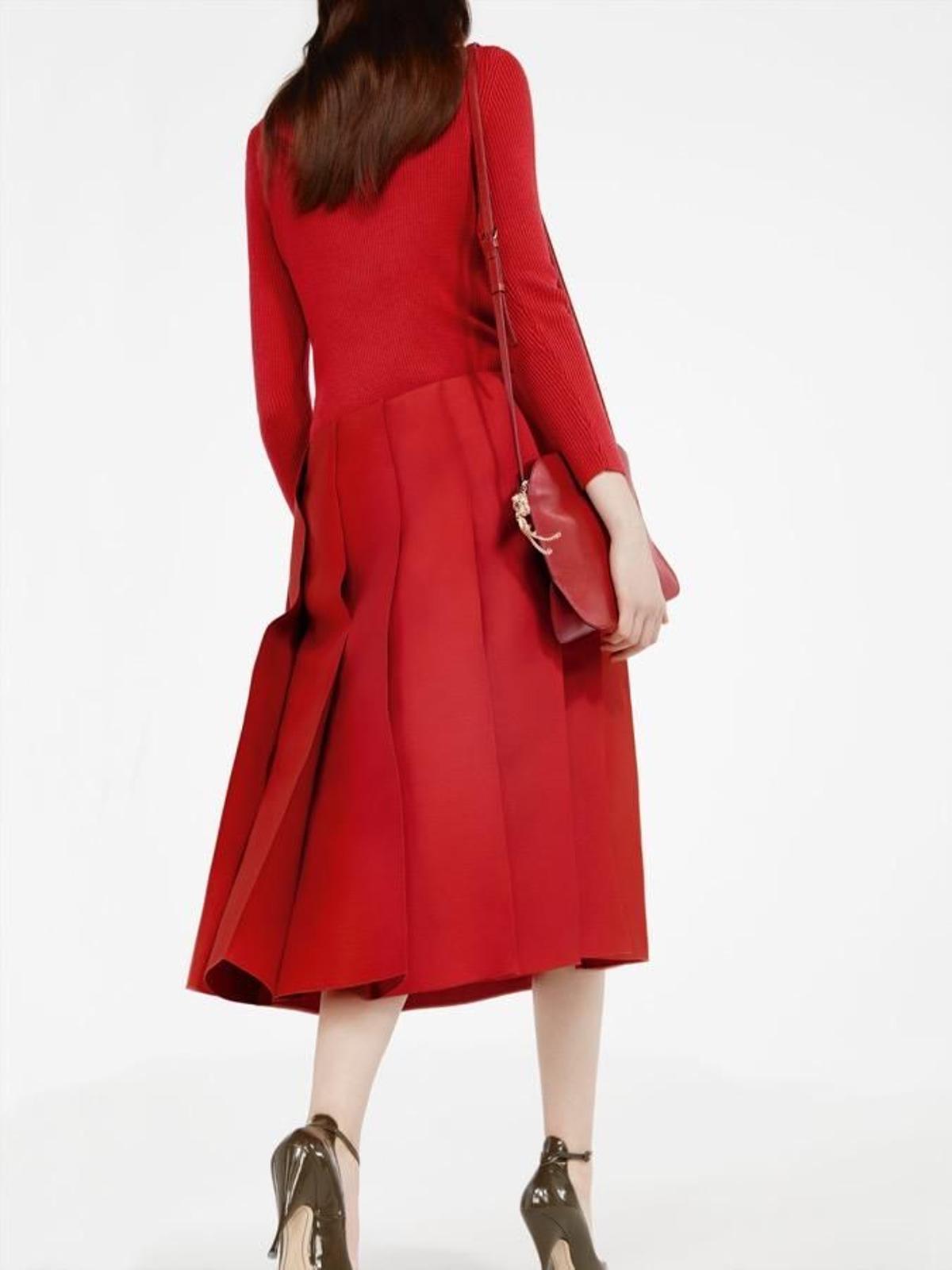 Pre colección Otoño 2016, Nina Ricci. Abrigo rojo.