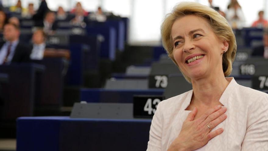 L&#039;Eurocambra avala per la mínima Ursula von der Leyen