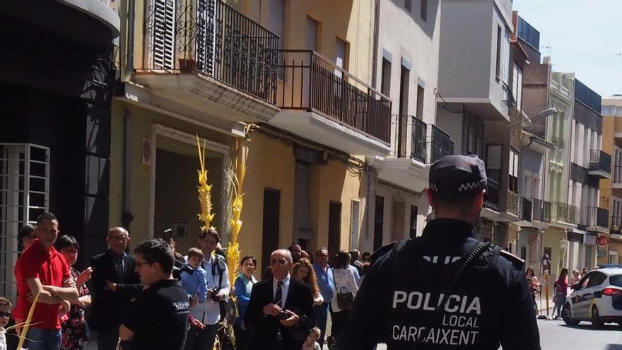 Un policía local de Carcaixent en una imagen de archivo.