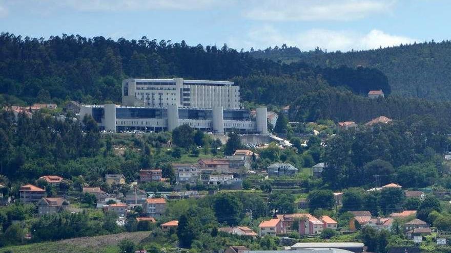 Vista del hospital de Montecelo que se levanta sobre terrenos propiedad de los comuneros. // G. Santos