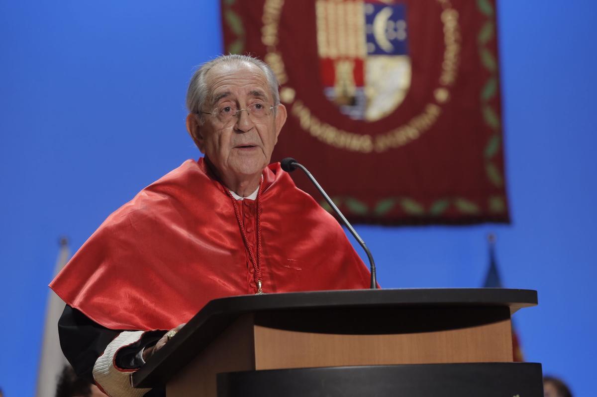 Juan Roca durante su intervención tras ser investido Doctor Honoris Causa.