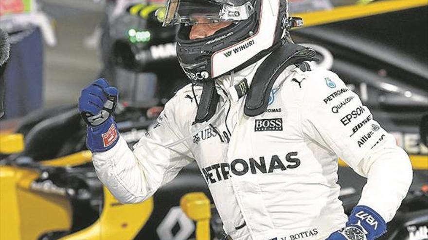 Valtteri Bottas estrena su palmarés con una ‘pole position’ envenenada