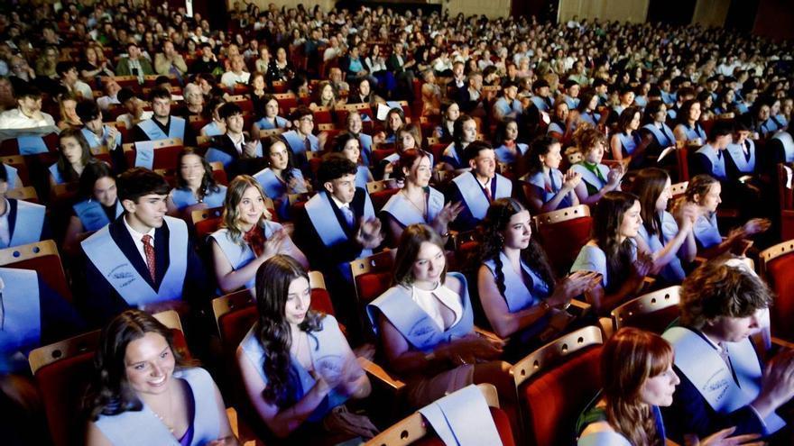 El instituto Universidad Laboral de Gijón celebra su graduación: 230 alumnos cierran una etapa