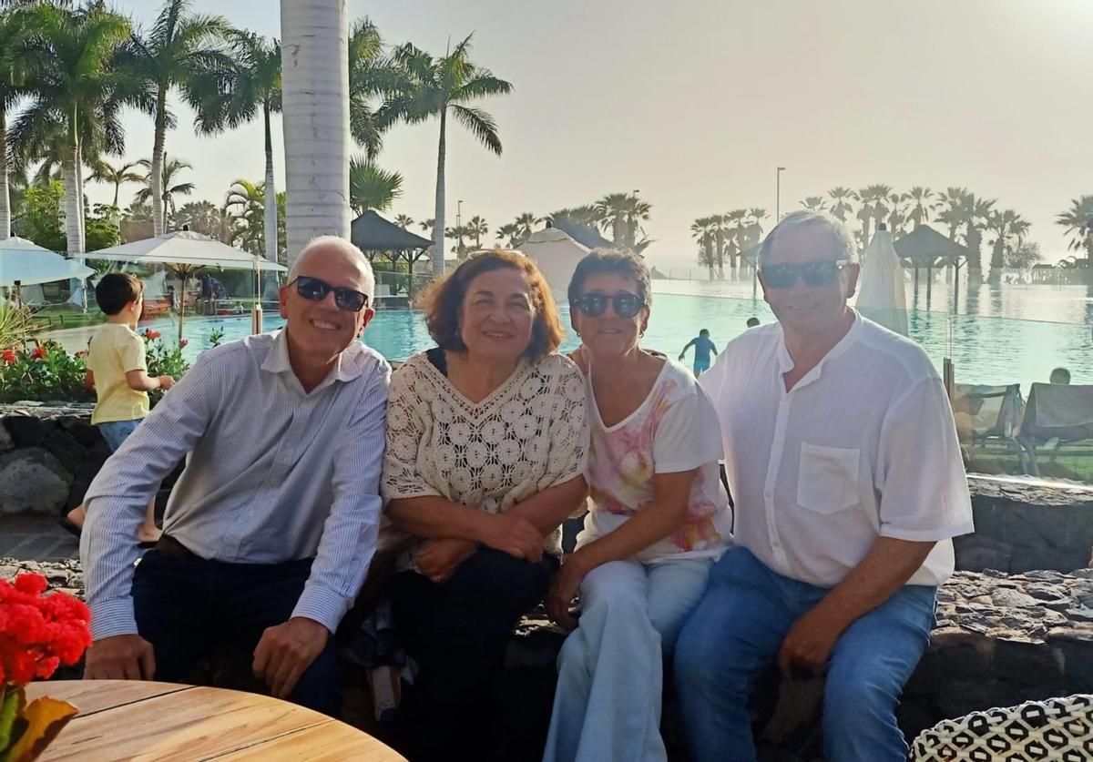 Esther Castro (segunda a la izquierda) junto a otros usuarios de la plataforma Home Exchange.
