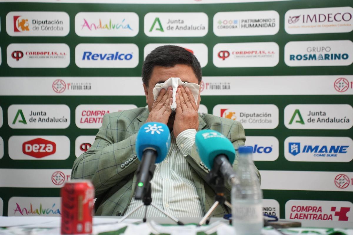 El dirigente blanquiverde recuerda a todos los que le han apoyado durante su etapa en la presidencia y pide que salga alguien en Córdoba que tome el relevo