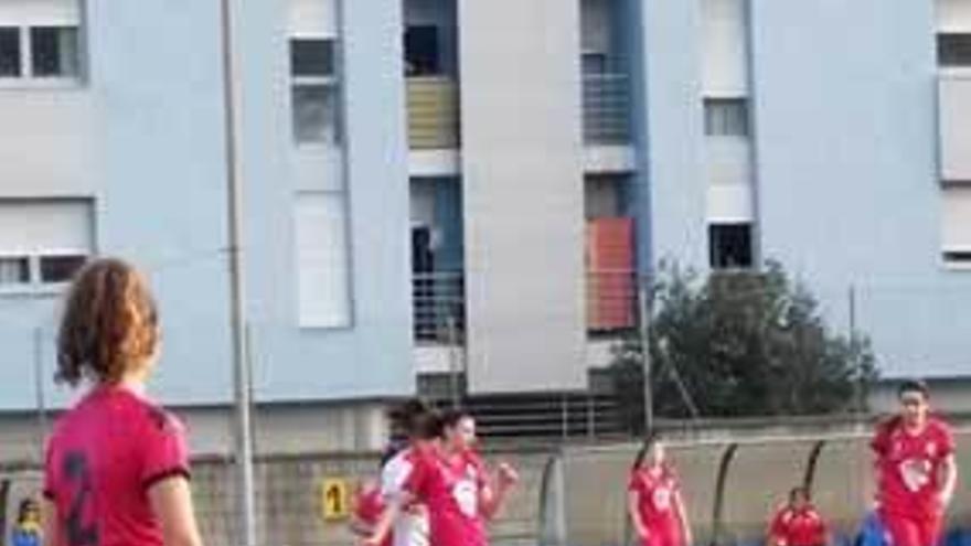 El duelo entre el Langreo Femenino y el Llanera.