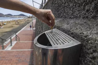 La nueva ordenanza de Playas prohibirá fumar en todas las playas de Las Palmas de Gran Canaria