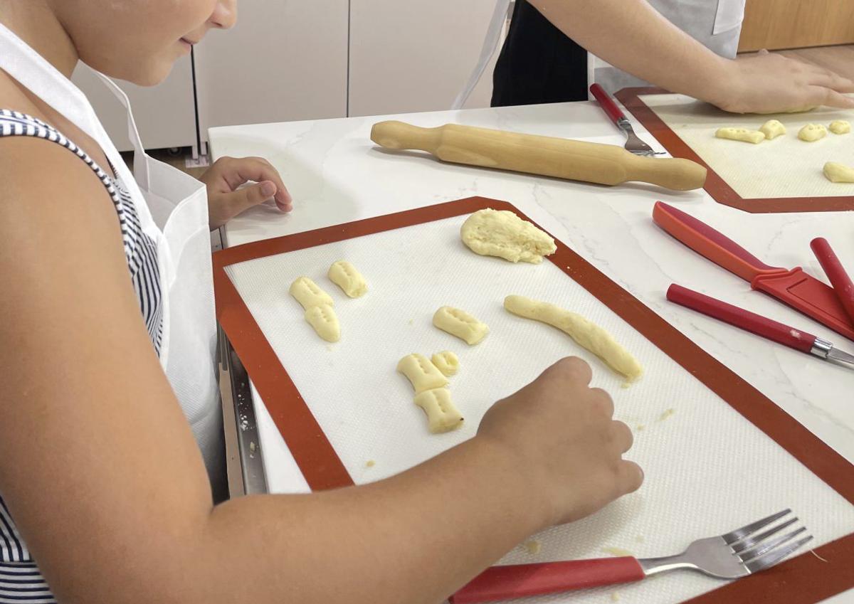 Las escuelas de cocina enseñan en estas fechas a preparar platos típicos  de Navidad. | TIERRA DE IBIZA