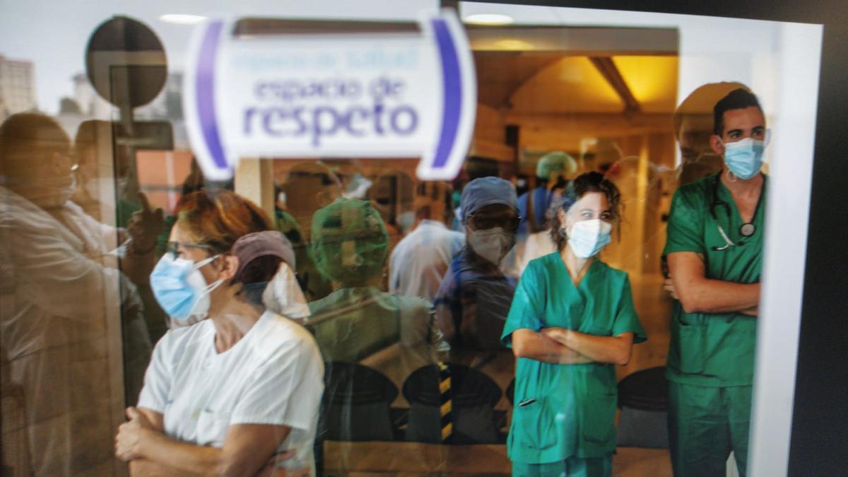 Sanitarios de Zamora, a las puertas de un centro sanitario
