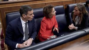 El presidente del Gobierno, Pedro Sánchez, la vicepresidenta primera, María Jesús Montero, y la vicepresidenta tercera, Sara Aagesen, durante un pleno del Congreso. 