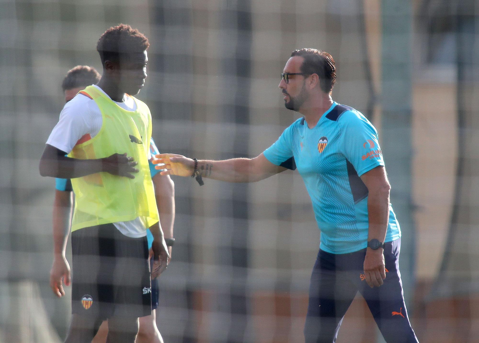 Las imágenes del entrenamiento del Valencia CF en Oliva