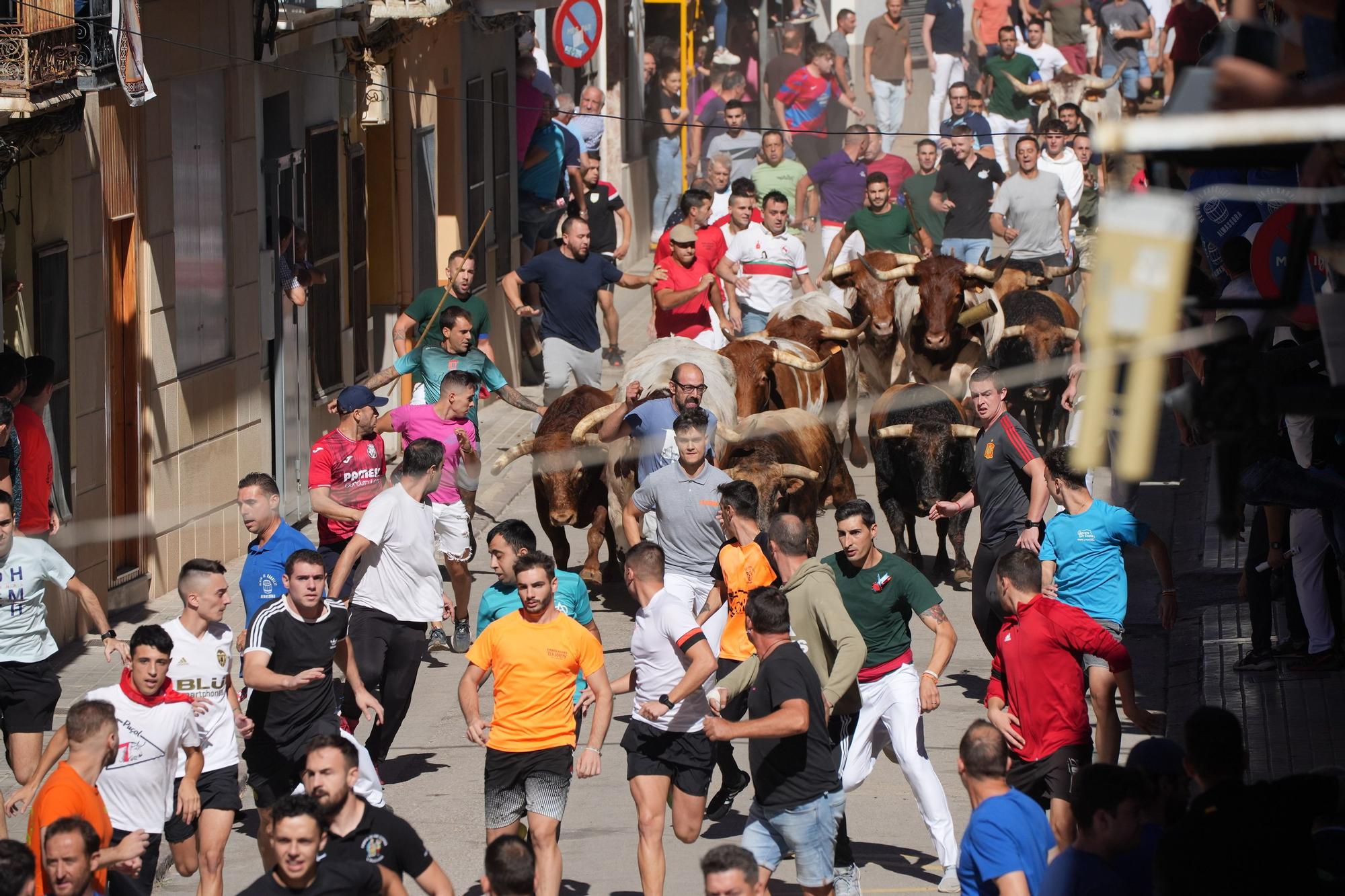 Galería | Las imágenes del encierro de las Fiestas del Roser de Almassora