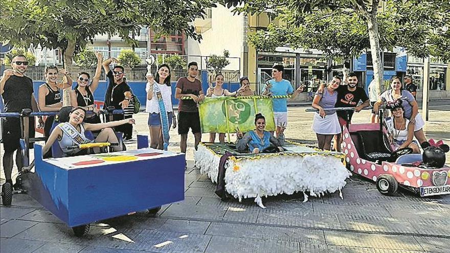 Perquè Sí y Sector Crític copan el podio en la carrera de autos locos