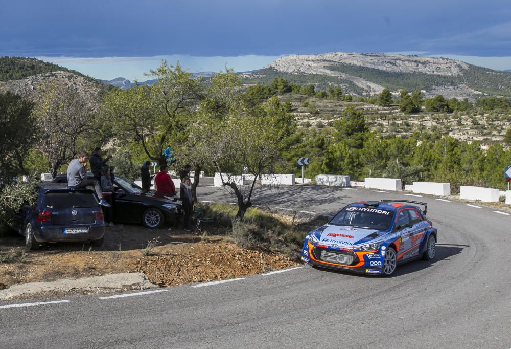 Fuster toma el mando en el Rallye de La Nucía.