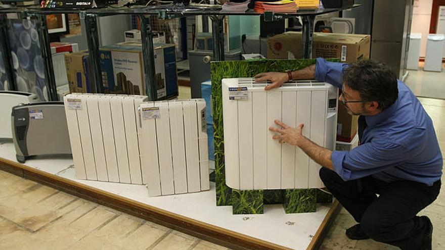 Calefactores. El descenso de las temperaturas ha aumentado las ventas de aparatos de calefacción.