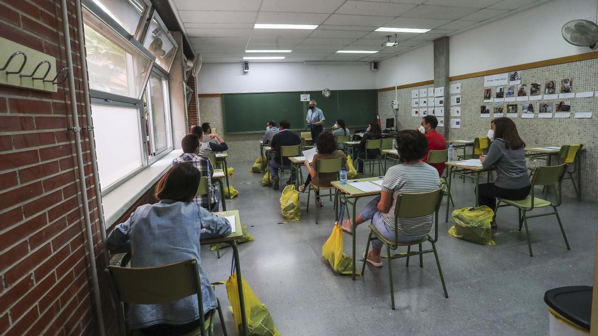 Interinos docentes: Los interinos que tengan 5 años de experiencia podrán conseguir la plaza sin opositar.