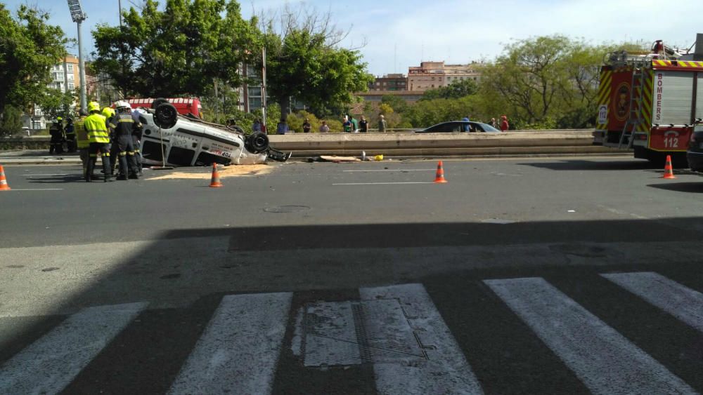 Una mujer muere en un aparatoso choque con un conductor ebrio en València