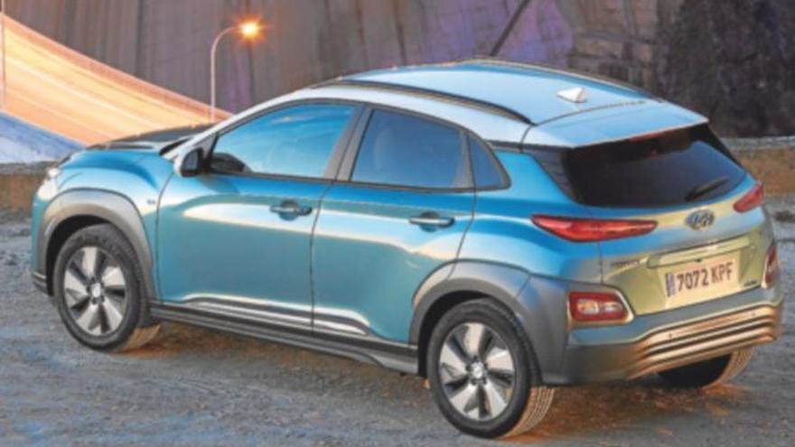 El Hyundai Kona Elèctric manté l´atractiu disseny del model original però amb diferències com ara el frontal específic i els para-xocs en forma d´ona, a més d´una paleta de colors més àmplia.