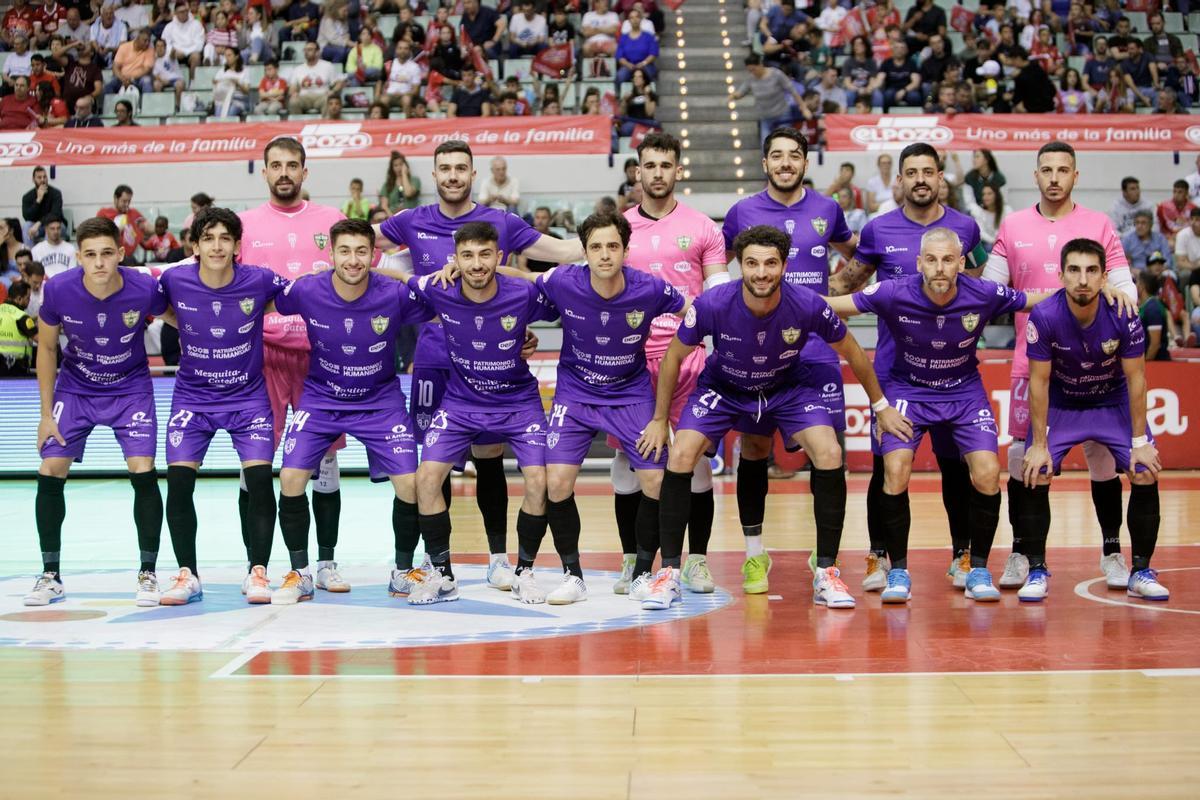 Equipo del Córdoba Futsal en el Palacio de Deportes de Murcia.