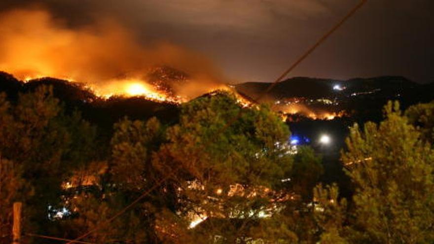 Imagen del incendio que afecta a la isla de Ibiza.