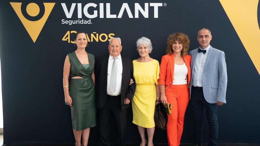 La familia Ortiz Asensio en la celebración del 40 Aniversario de Grupo Vigilant, el pasado mes de mayo en Fremm. Por orden: Ana Carolina y Ángel Ortiz, Paquita Asensio, Encarna y Francisco Ángel Ortiz.