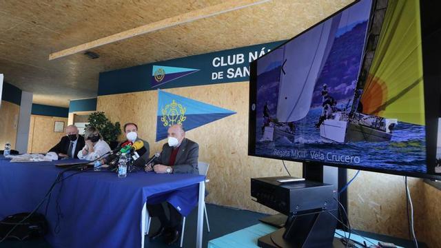A la presentación del 50 aniversario asistieron el fundador del Club Náutico, José Quiles, y Miguel Cuervo como uno de los primeros presidentes. | ANTONIO AMORÓS