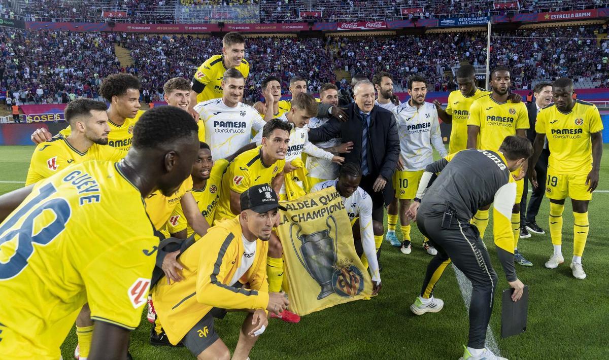 La plantilla del Villarreal celebró la clasificación para la Champions.