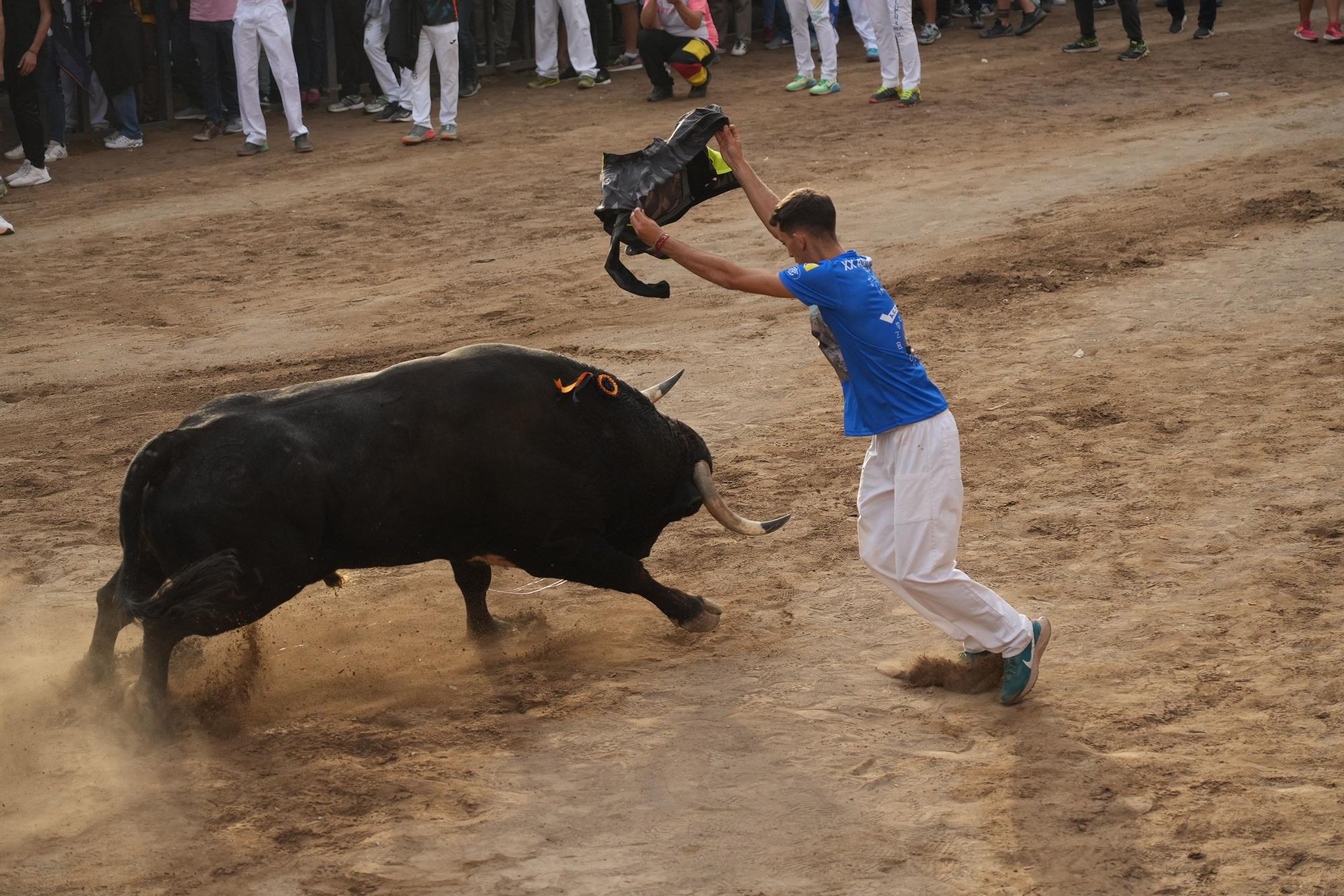 La tarde taurina del viernes de la Fira d'Onda, en imágenes