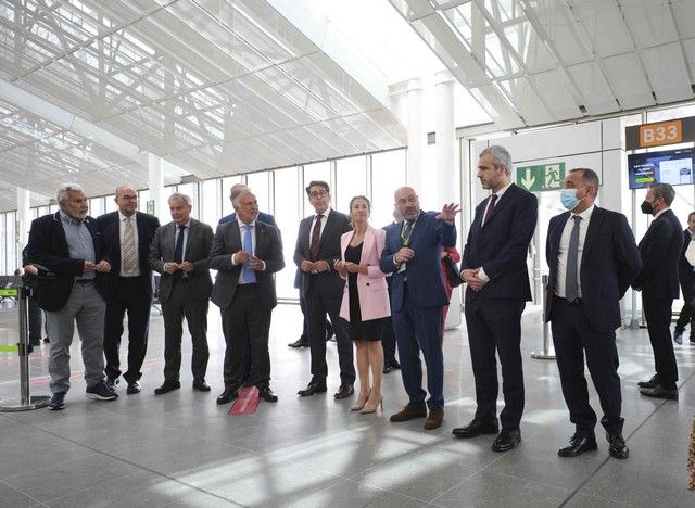 La ministra de Transportes, Raquel Sánchez, inaugura las terminales del Aeropuerto Tenerife Sur