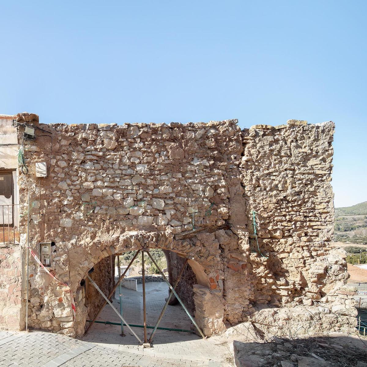 Estado en el que se encontraba la torre-portal de Andilla antes de la intervención por el estudio de arquitectura.