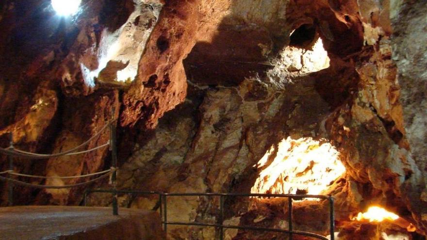 Interior de la gruta turística de Rincón de la Victoria.