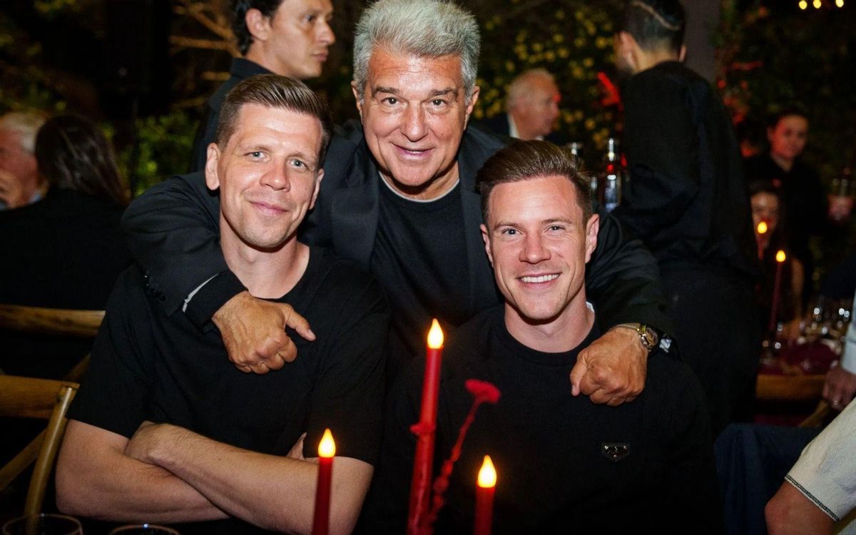 Laporta junto a los porteros Szczesny y Ter Stegen.