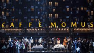 Escena de ’La bohème’, de Puccini, en la moderna y suburbial versión de Àlex Ollé estrenada en Turín.