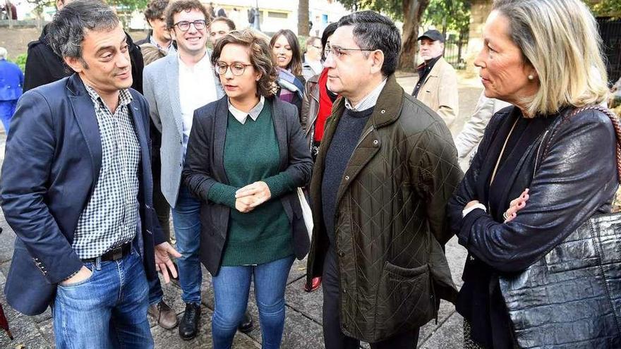 El alcalde, Xulio Ferreiro, hace semanas junto a Avia Veira (BNG) José Manuel Dapena (PSOE) y Rosa Gallego (PP).