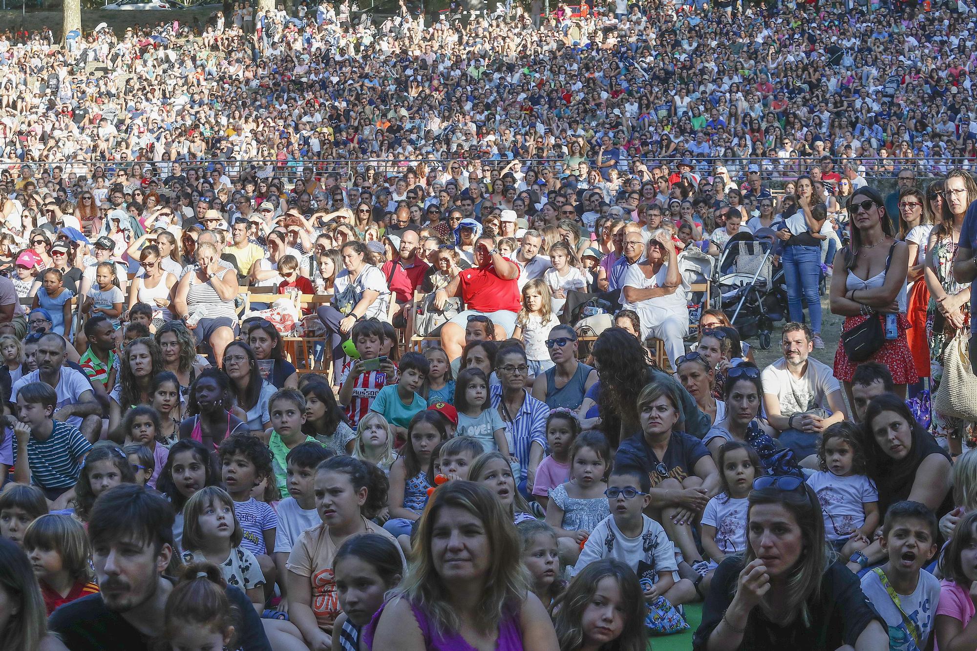 El musical "O Rei da Sabana" congrega a cientos de familias en Castrelos