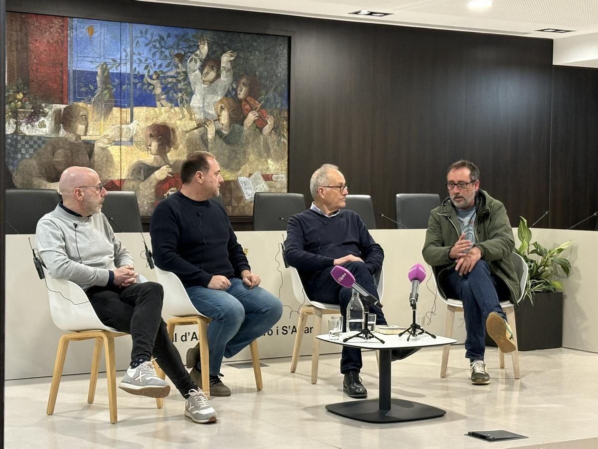 La presentació d'"Aquella nit al Tiffany's" a la sala d'actes de l'Ajuntament de Platja d'Aro.