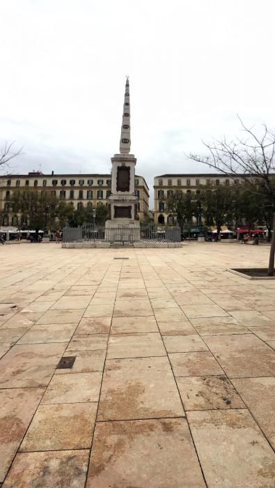 Imágenes del monumento a Torrijos, bajo el que está su tumba.