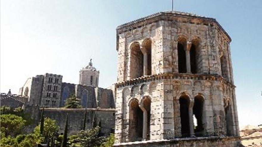 Els tres campanars de la Catedral, Sant Pere de Galligants i Sant Feliu entren en una sola foto.