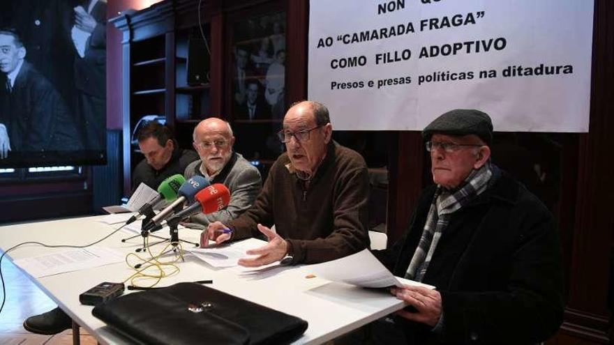 Cuatro de los firmantes, ayer, en la presentación del manifiesto.