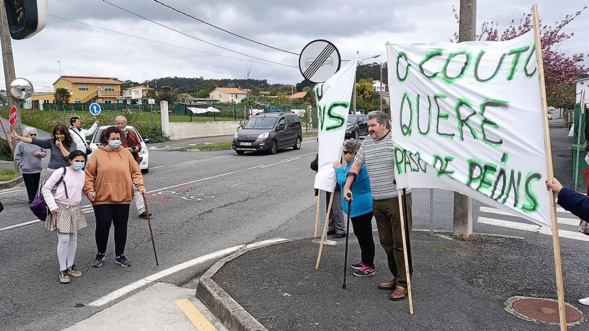 O Couto envía su recogida de firmas a la Valedora do Pobo | L.O.