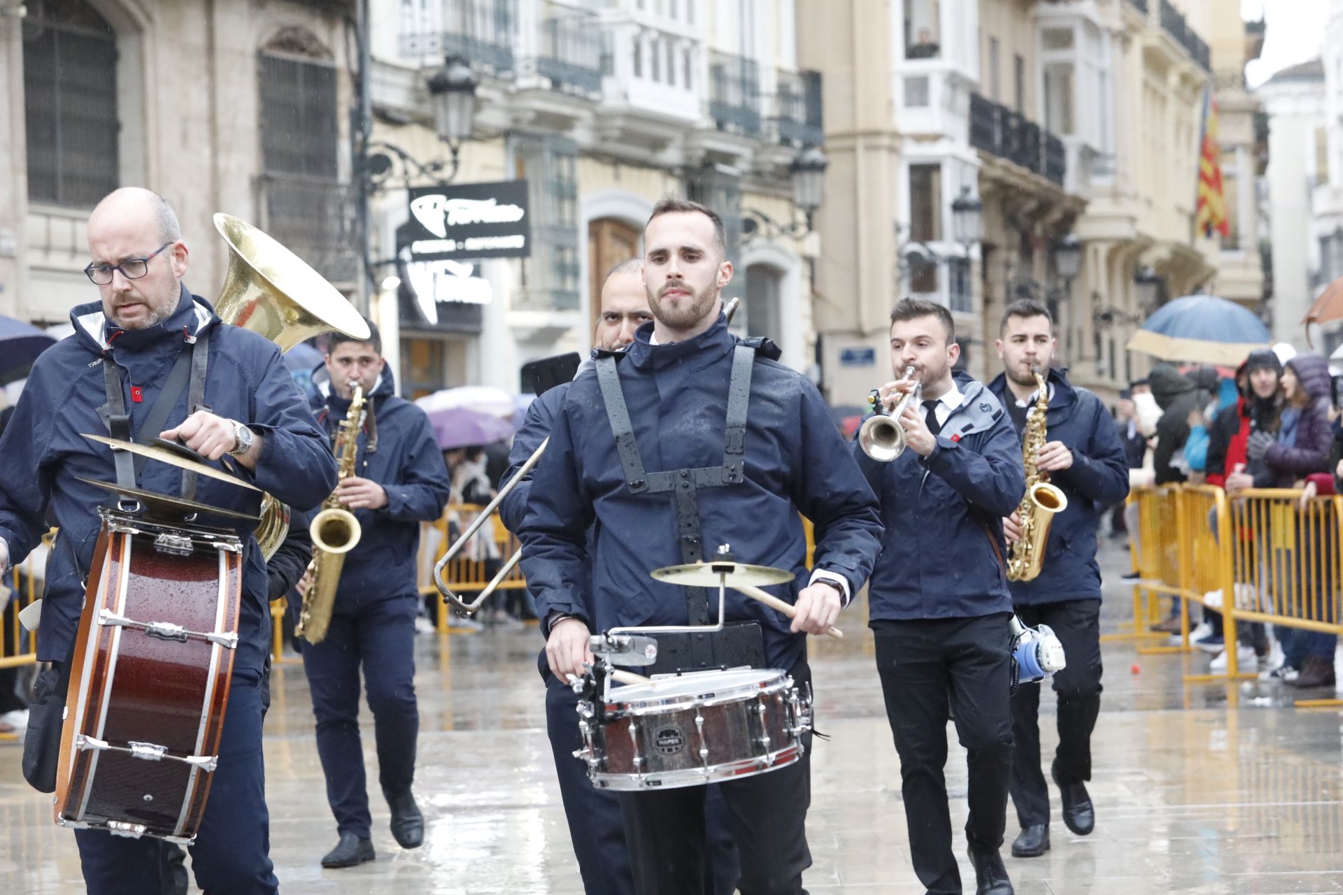 Búscate en el primer día de ofrenda por la calle de Quart (entre las 17:00 a las 18:00 horas)