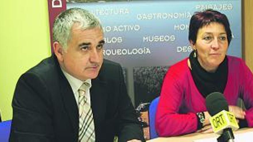 José Luis Vega y Cecilia Pérez, ayer, tras el encuentro de la Fundación.