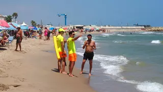 Cierre de playas en Sueca por contaminación fecal: "La gente no se ha enterado y viene a bañarse"